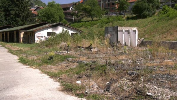 РУШЕ БАРАКЕ СТУДЕНТСКОГ ДОМА: Плацу у Турици траже намену РУШЕ БАРАКЕ СТУДЕНТСКОГ ДОМА: Плацу у Турици траже намену
