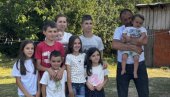 ИСПОВЕСТ ОЦА ОСМОРО ДЕЦЕ ИЗ КОСЈЕРИЋА: Бранио сам бирачку кутију од 200 блокадера, пуцали су, а и данас ме тероришу ИСПОВЕСТ ОЦА ОСМОРО ДЕЦЕ ИЗ КОСЈЕРИЋА: Бранио сам бирачку кутију од 200 блокадера, пуцали су, а и данас ме тероришу
