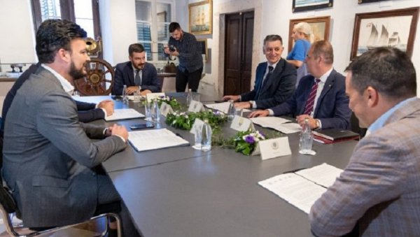 ПРЕДСЕДНИЦИ ПРИМОРСКИХ ОПШТИНА НЕ ОДУСТАЈУ : Треба променити статус „Морског добра“ ПРЕДСЕДНИЦИ ПРИМОРСКИХ ОПШТИНА НЕ ОДУСТАЈУ : Треба променити статус „Морског добра“