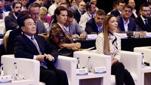 МЕСАРОВИЋ: Српско-кинески форум је нова страница сарадње и челичног пријатељства две државе МЕСАРОВИЋ: Српско-кинески форум је нова страница сарадње и челичног пријатељства две државе
