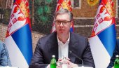 САДА ВИДИТЕ ДА ЊИХ НЕ ИНТЕРЕСУЈЕ УЧЕЊЕ И ОБРАЗОВАЊЕ, ВЕЋ НЕКЕ ПОТПУНО ДРУГЕ СТВАРИ: Вучић на отварању Међународног форума студената