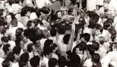 РУКОВОДСТВО ПOКУШАВА ДА ИЗБЕГНЕ ГУЖВУ НА САХРАНИ: Када се сазнало за Лекину смрт, доста се света окупило око куће у којој је живео