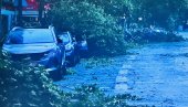 СНАЖНА ОЛУЈА И ПАДАВИНЕ ШИРОМ АЛБАНИЈЕ: Штета на објектима, повређено више особа СНАЖНА ОЛУЈА И ПАДАВИНЕ ШИРОМ АЛБАНИЈЕ: Штета на објектима, повређено више особа
