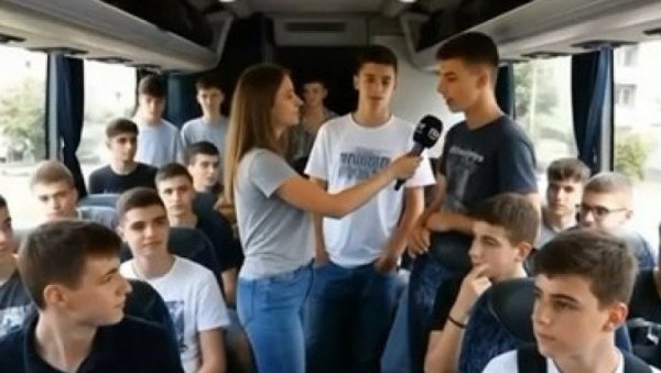 ПОТОМЦИ УСТАШКИХ КОЉАЧА СТИЖУ ИЗ ХРВАТСКЕ: Помоћ блокадерима за Видовдански хаос (ВИДЕО) ПОТОМЦИ УСТАШКИХ КОЉАЧА СТИЖУ ИЗ ХРВАТСКЕ: Помоћ блокадерима за Видовдански хаос (ВИДЕО)