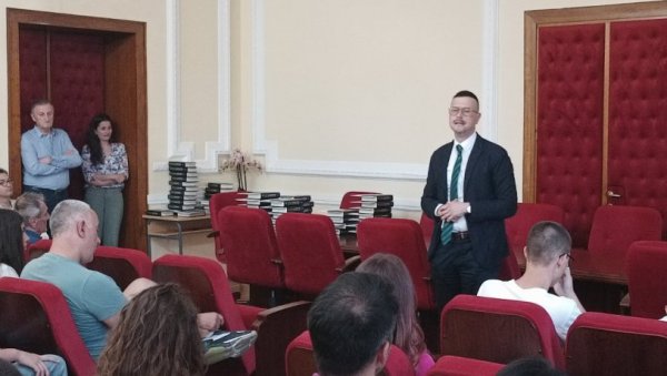 ПРОМОЦИЈА НАЈБОЉИХ: Центар за таленте Земун наградио најбоље полазнике ПРОМОЦИЈА НАЈБОЉИХ: Центар за таленте Земун наградио најбоље полазнике