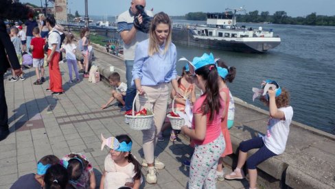 UREĐENJE OBALE U SMEDEREVU: Čišćenjem obale obeležen „Dan Dunava“ (FOTO) UREĐENJE OBALE U SMEDEREVU: Čišćenjem obale obeležen „Dan Dunava“ (FOTO)