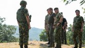 GAŠIĆ I MOJSILOVIĆ U KOPNENOJ ZONI BEZBEDNOSTI: Obilazak pripadnika Vojske Srbije (VIDEO/FOTO)