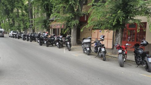 ПОКАЗАО ДА МУ ЈЕ СРБИЈА У СРЦУ Чувени Габор Сагмајстер са мотоциклистима кренуо из Суботице за Београд на Видовданско књижевно вече (ВИДЕО)