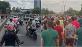ДИВНА СЛИКА У БЕОГРАДУ: Непрегледна колона бајкера и људи кренула на књижевно поподне испред Скупштине (ВИДЕО)
