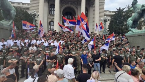 JUNACI SRBIJE Vučić objavio fotografiju veterana na Vidovdan JUNACI SRBIJE Vučić objavio fotografiju veterana na Vidovdan