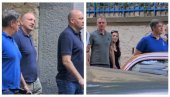 ПОКРЕТ ЗА УНИШТАВАЊЕ СРБИЈЕ: Ђилас, Мариника и Миљуш после тајног састанка на протестима (ВИДЕО) ПОКРЕТ ЗА УНИШТАВАЊЕ СРБИЈЕ: Ђилас, Мариника и Миљуш после тајног састанка на протестима (ВИДЕО)