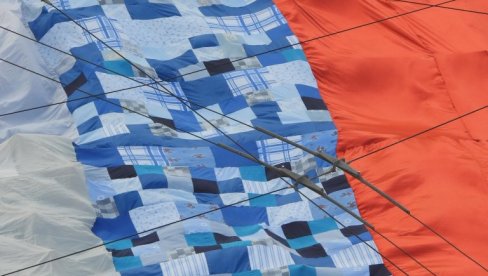 ČISTE USTAŠE: Blokaderi razvili zastavu Srbije sa šahovnicom! (FOTO)