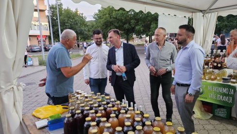 ПРЕГРШТ ДЕЛА ЗЛАТНИХ РУКУ: Видовдански сабор рукотворина у Угљевику ПРЕГРШТ ДЕЛА ЗЛАТНИХ РУКУ: Видовдански сабор рукотворина у Угљевику