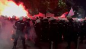 ZVERI I TERORISTI: Blokaderi napali kordon policije (VIDEO) ZVERI I TERORISTI: Blokaderi napali kordon policije (VIDEO)