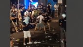 NAPAD HULIGANA NA POLICIJU: Motke, pesnice i baklje...  (VIDEO)
