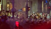 БЛОКАДЕРИ НАПАЛИ ПОЛИЦИЈУ А ОНДА ЈЕ УСЛЕДИЛА ИНТЕРВЕНЦИЈА (ВИДЕО)