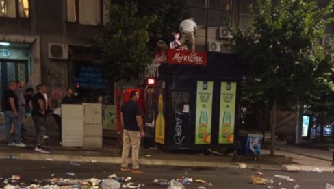 DIVLJAŠTVO I HULIGANIZAM: Blokaderi uništavaju imovinu, demolirali trafiku (VIDEO)