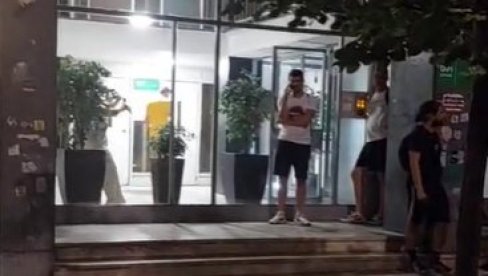 BLOKADERI PRAVILI HAOS: Uhapšene blokadere vode u Savski venac (VIDEO) BLOKADERI PRAVILI HAOS: Uhapšene blokadere vode u Savski venac (VIDEO)