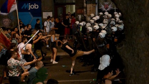 ЧИСТО ЗЛО: Језив напад блокадера после отвореног позива на насиље (ВИДЕО)