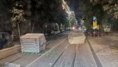 ВАНДАЛСКО ПОНАШАЊЕ БЛОКАДЕРА: Милионска штета на улицама (ФОТО)