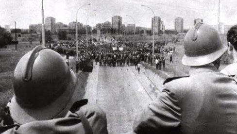 СУДАР БЕСПРЕКОРНОГ РЕДА  И МЛАДОГ МРАЧНОГ СВЕТА: Никад ниједан политичар не види ништа  лоше у гомили, ако се није окупила против њега