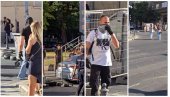 БЛОКАДЕРИ ТЕРОРИСТИ ПРАВЕ ХАОС ПО ЗЕМУНУ: Полупали човеку аутомобил, а полиција не реагује (ВИДЕО) БЛОКАДЕРИ ТЕРОРИСТИ ПРАВЕ ХАОС ПО ЗЕМУНУ: Полупали човеку аутомобил, а полиција не реагује (ВИДЕО)