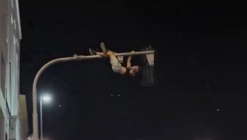 OVO BI DA VODI SRBIJU?! Pogledajte divljačke scene blokadera širom Beograda u stilu najvećih ludaka i huligana! OVO BI DA VODI SRBIJU?! Pogledajte divljačke scene blokadera širom Beograda u stilu najvećih ludaka i huligana!