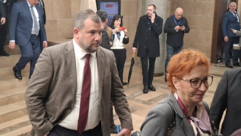 ZA NATO 400 MILIONA EVRA GODIŠNJE: Odluka Alijanse o većem izdvajanju skupo će da košta Crnu Goru ZA NATO 400 MILIONA EVRA GODIŠNJE: Odluka Alijanse o većem izdvajanju skupo će da košta Crnu Goru