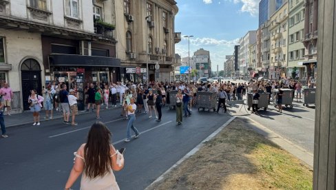 KONTEJNER REVOLUCIJA: Blokaderi maltretiraju narod, zatvorili Terazijski tunel  (FOTO/VIDEO)