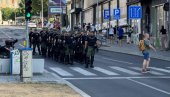 БЕЗ ИКАКВОГ НАСИЉА! ЖАНДАРМЕРИЈА ОСПОСОБИЛА САОБРАЋАЈ КОД ТЕРАЗИЈСКОГ ТУНЕЛА Блокадери се повукли: Сви на Трг републике” (ВИДЕО) БЕЗ ИКАКВОГ НАСИЉА! ЖАНДАРМЕРИЈА ОСПОСОБИЛА САОБРАЋАЈ КОД ТЕРАЗИЈСКОГ ТУНЕЛА Блокадери се повукли: Сви на Трг републике” (ВИДЕО)