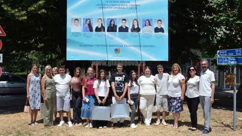 NAGRAĐENI VUKOVCI IZ OPOVA: Slike najuspešnijih osnovaca osvanule i na bilbordima