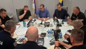 VUČIĆ SE VRATIO U SRBIJU IZ ŠPANIJE Predsednik posetio MUP: Oni podnose ogroman teret u borbi protiv huliganizma i terorizma VUČIĆ SE VRATIO U SRBIJU IZ ŠPANIJE Predsednik posetio MUP: Oni podnose ogroman teret u borbi protiv huliganizma i terorizma