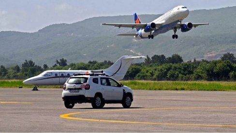 OSUMNJIČEN I UHAPŠEN ZBOG LAŽNE DOJAVE: Tivatski aerodrom bio evakuisan i privremeno zatvoren