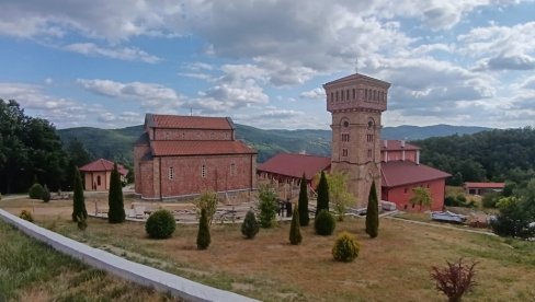 GRADITELJI U MANASTIRU RUJAN: Dobrotvorima na zdravlje, spasenje i blagoslov Božiji (FOTO)
