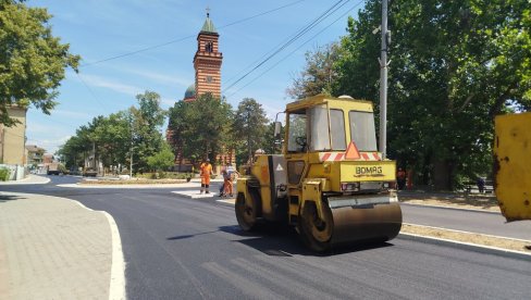 KRUŽNI TOK PRED ZAVRŠETKOM: U Paraćinu počelo finalno asfaltiranje saobraćajnice kod Crkve (FOTO) KRUŽNI TOK PRED ZAVRŠETKOM: U Paraćinu počelo finalno asfaltiranje saobraćajnice kod Crkve (FOTO)