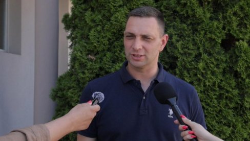 BLOKADERI NASRNULI NA PREDSEDNIKA OPŠTINE KOSJERIĆ: Oglasio se Đokić (VIDEO) BLOKADERI NASRNULI NA PREDSEDNIKA OPŠTINE KOSJERIĆ: Oglasio se Đokić (VIDEO)