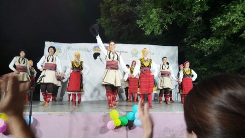 79 ГОДИНА КУД „ВИНОГРАДИ“: Фолклорни ансамбл свечаним концертом обележио рођендан