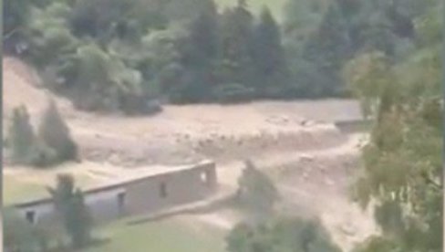 HITNA EVAKUACIJA: Poplave i klizišta, saobraćaj zaustavljen (VIDEO)