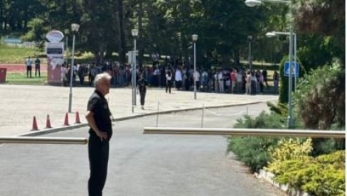 Evo koliko studenata FON-a čeka na polaganje kolokvijuma iz matematike (FOTO) Evo koliko studenata FON-a čeka na polaganje kolokvijuma iz matematike (FOTO)