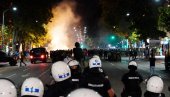 POLICIJA NI U JEDNOM TRENUTKU NIJE UŠLA U PROSTORIJE FAKULTETA: Oglasio se MUP i otkrio šta se sinoć dešavalo ispred Pravnog POLICIJA NI U JEDNOM TRENUTKU NIJE UŠLA U PROSTORIJE FAKULTETA: Oglasio se MUP i otkrio šta se sinoć dešavalo ispred Pravnog
