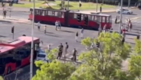 10 BLOKADERA BLOKIRALO RASKRSNICU: Zbog njih ispaštaju vredni ljudi (VIDEO)