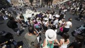 VRUĆINE ODNOSE ŽRTVE U ITALIJI:  Preminula devojčica od srčanog udara