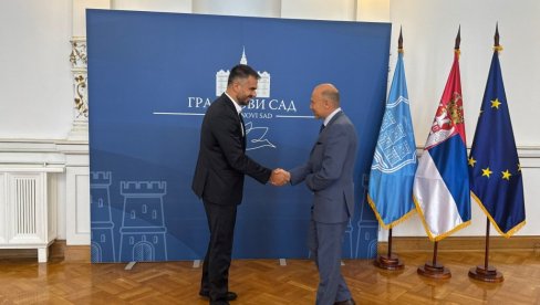 ЧЕШКИ АМБАСАДОР ЈАН БОНДИ ПОСЕТИО НОВИ САД: Разговор са градоначелником о јачању сарадње у различитим областима ЧЕШКИ АМБАСАДОР ЈАН БОНДИ ПОСЕТИО НОВИ САД: Разговор са градоначелником о јачању сарадње у различитим областима