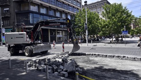 РАМПЕ НА ТРГУ РЕПУБЛИКЕ ДО 23. АВГУСТА: Асфалтирање се наставља, затвара се и подземна гаража Пионирски парк у Драгослава Јовановића РАМПЕ НА ТРГУ РЕПУБЛИКЕ ДО 23. АВГУСТА: Асфалтирање се наставља, затвара се и подземна гаража Пионирски парк у Драгослава Јовановића