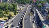 БЛОКАДЕРИ ПОНОВО МАЛТРЕТИРАЈУ НАРОД: Кружни ток на Аутокоманди блокиран у време када се људи враћају са посла! (ФОТО)