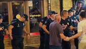 BLOKADERI POKUŠALI UPAD U SNS U ČAKU: Razbili vrata, reagovala policija BLOKADERI POKUŠALI UPAD U SNS U ČAKU: Razbili vrata, reagovala policija