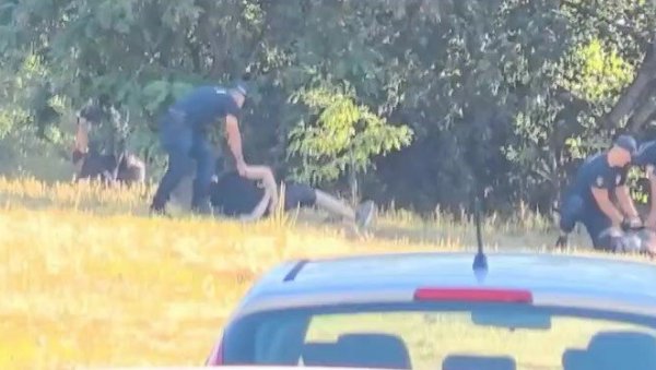 ПОЛИЦИЈА ХАПСИ ЗЛИКОВЦЕ СА ФАНТОМКАМА! (ВИДЕО) ПОЛИЦИЈА ХАПСИ ЗЛИКОВЦЕ СА ФАНТОМКАМА! (ВИДЕО)