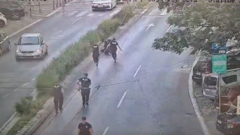 POGLEDAJTE ŠTA JE BLOKADERSKA POLITIKA: Okreneš kontejner, izbaciš smeće i bežiš kao zec - koji je smisao? (VIDEO)