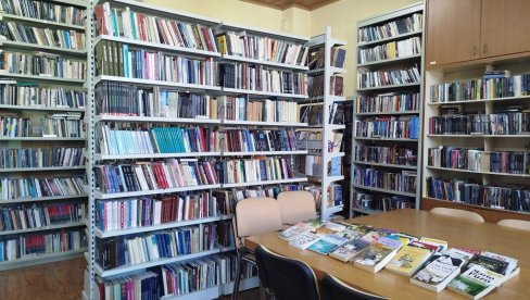ЗА ВРЕЛО ЛЕТО ЗАНИМЉИВЕ КЊИГЕ: Нови наслови у параћинској Библиотеци „Др Вићентије Ракић“