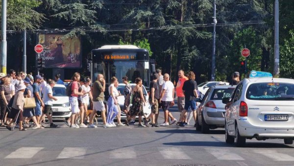 ТЕРОР БЛОКАДЕРА: Малтретирају грађане по целом Београду (ВИДЕО) ТЕРОР БЛОКАДЕРА: Малтретирају грађане по целом Београду (ВИДЕО)